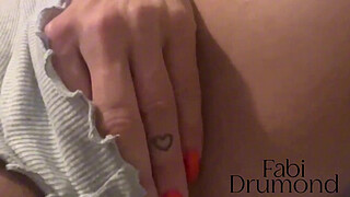 Blonde MILF masturbates deliciously at home until she gets wet – Fabi Drumond