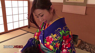 Passionate JAV Star in Kimono Gives Seductive Blow Job on Cam