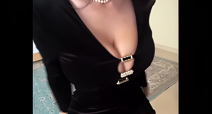 My stepmom took off her dress and showed her big tits and shaved pussy