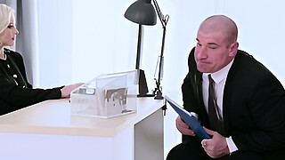 Blonde Hottie Zazie Skymm Craves Sensual Pussy Pounding