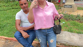 MASSAGE WITH MILF PART 1. I offered my massage services to a couple, the wife immediately wanted to relax and have a nice time, the naughty girl gave me her pussy in front of her husband during the massage (COMPLETE IN RED)