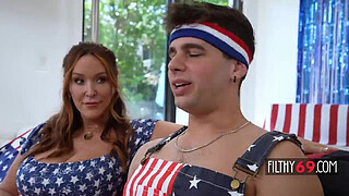 Stepmom kinky tradition for 4th of July - Rachel Steele, Raeley Love