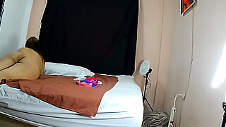 I listen to my classes and chat naked. Do you like my ass? My camera was on while I was relaxing. Subscribe to see me fuck.