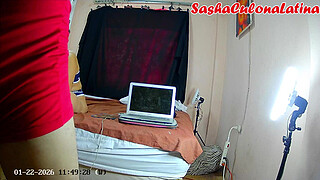 I listen to my classes and chat naked. Do you like my ass? My camera was on while I was relaxing. Subscribe to see me fuck.