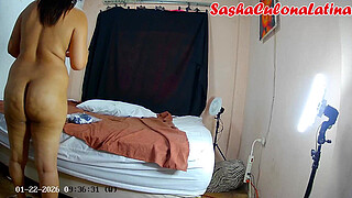 I listen to my classes and chat naked. Do you like my ass? My camera was on while I was relaxing. Subscribe to see me fuck.