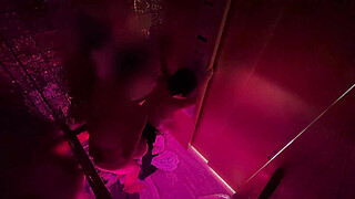 [Elevator sex] "It's cold, why don't we hug each other?" Office building on a holiday. A man and a woman meet for the first time and have sex, creampie.