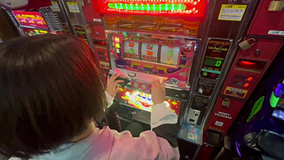 [Amateur couple's daily life Vlog] After playing at the arcade, the couple returns home and licks each other's smelly penises and pussies thoroughly, cumming inside each other.