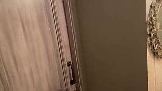 Elisteilor blowjob in a restaurant toilet