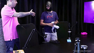 Negão Pauzudo, fucked 2 married women at once live. Lucas Ferraz, fucked Monica Lima and Nayra, young people from Imperium, live for everyone to see.