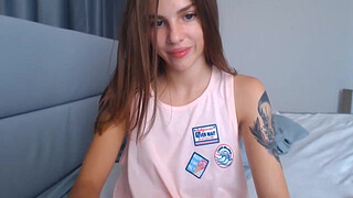 Cute 20 year old girl masturbating and squirting on chaturbate // Teen masturbating and squirting on chaturbate. Profile in the description.
