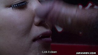 Asian sucking hard on the fat dong