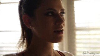 Vanessa Veracruz oiled up by Serena Blair