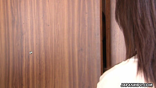 Getting her coochie vibed before real sex