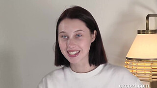 Dream Girl Malory Malibu Gets Her Sweet Pussy Eaten For The 1st Time!