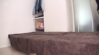 There are many elderly male customers who are in love with a colleague, so I suspected that they were doing pillow sales, and when I asked them, I confessed, so I invited them to my house and kept them secret in exchange for vaginal cum shot. It was! Ran