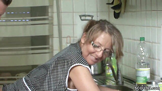 Mom fucks the craftsman without a condom when her husband is at work