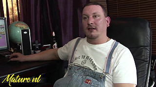 Horny MILF Gets Her Asshole Pounded & Filled with Cum