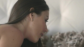 Iwia makes her girlfriend squirt