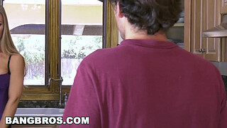 BANGBROS - Bath Time with Big Tits MILF Nicole Aniston (bbc16015)