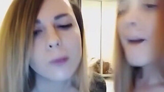 Two lesbians swapping spit and kissing on webcam - spank-cams.com