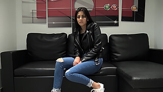 Anna, a young Moroccan 18 years old, has a casting and sucks me off for money .... a real slut ...