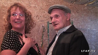 French mature gets her ass fucked in gangbang