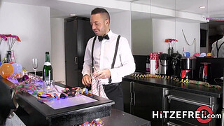 HITZEFREI Catwoman Tatjana Young on a sperm hunt