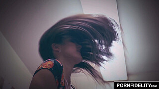 PORNFIDELITY Horny Housewife Tomi Taylor Gets Her Pussy Stuffed