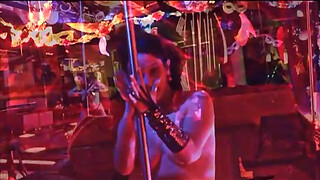 Extreme sex and fisting on stage for lap dancer!