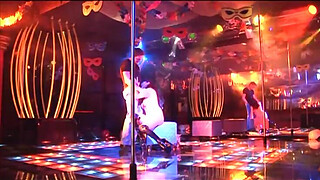 Extreme sex and fisting on stage for lap dancer!