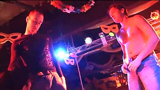 Extreme sex and fisting on stage for lap dancer!