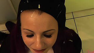 MEGA CUMSHOT IM SOLARIUM