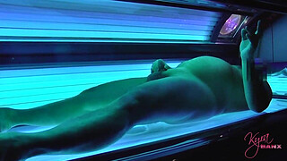 MEGA CUMSHOT IM SOLARIUM