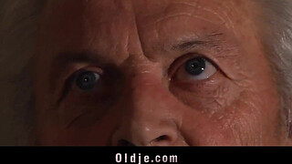 Spicy young pussy for decrepit old man