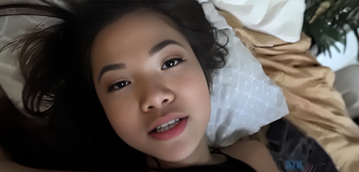 Vina Sky comes over and gets creampied by you POV style