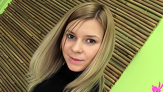 Pooksi.com - Blonde Ruskie Elizabeth J Strips & Poses Nude!