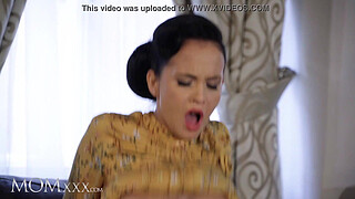 MOMxxx Guitar tutor gives housewife Jennifer Mendez hot fuck and big facial