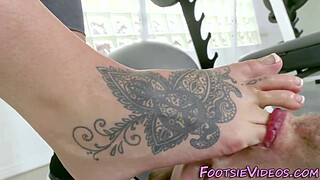 Rimmed babe feet spunked