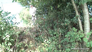 Amateur french brunette milf ass fucked in threeway with Papy outdoor