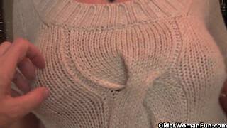 British milf Liddy strips off and shows her mature camel toe