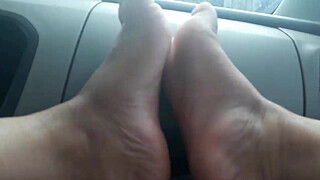 Paty butt doing fetish podolatria (complexion by feet)