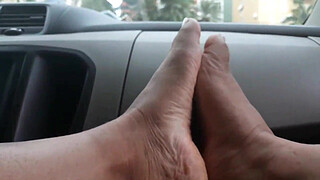 Paty butt doing fetish podolatria (complexion by feet)