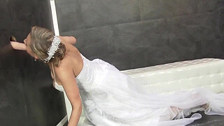 Fetish bride gets bukkake