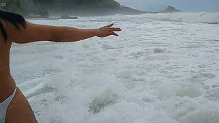 I went for a walk on the beach and found a hot dick to fuck and ended up drinking leitinho .see more in xv red