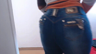 Watch as I take off and put on my jeans. Bundao Gigante is justinho - Subscribe to my channel and watch full videos - Participate in my Videos