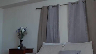 Perfect Shaved Pussy Camgirl Tease