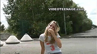 blond 18yo teen uspkirt