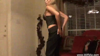 Blonde Amateur Rock and Roll MILF