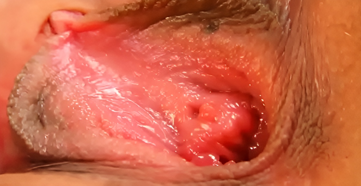 Solo girl Klaudia masturbating at SapphiX