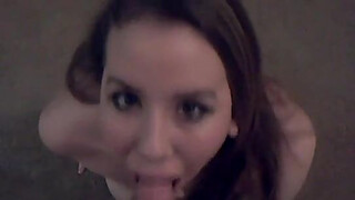 Amateur slut gives head on her knees and swallows